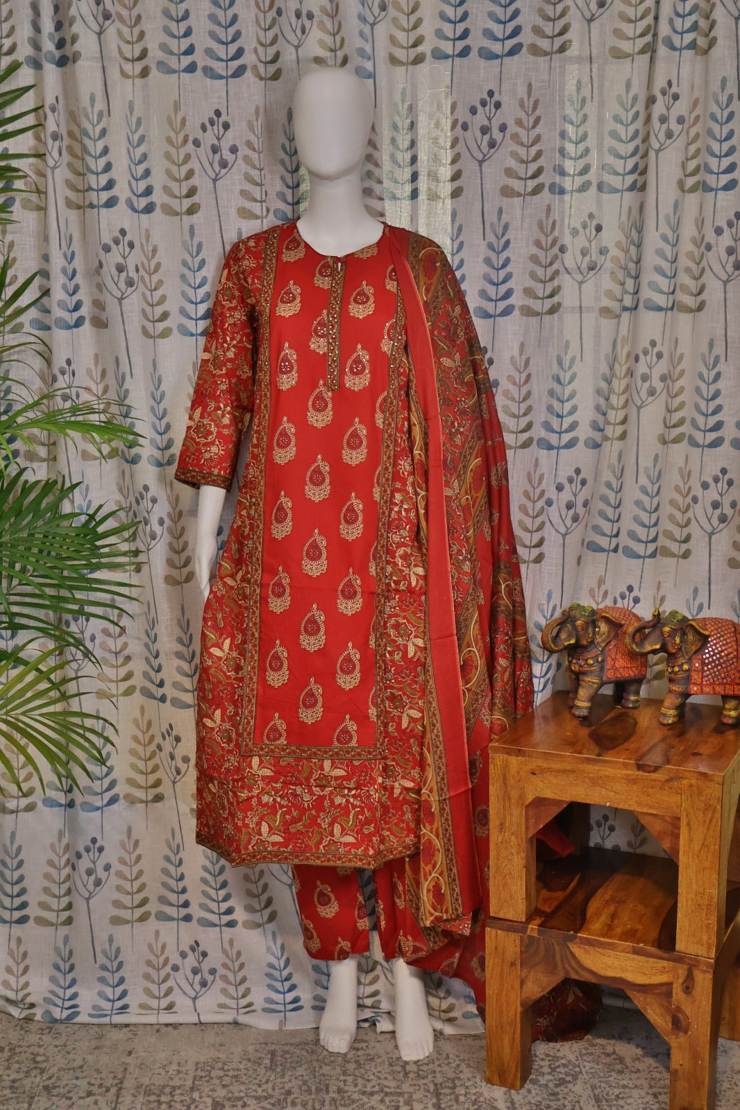 Red Cotton Kurti Set with All-Over Print & Mul Dupatta