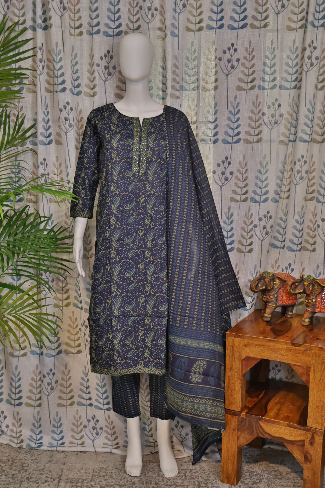 Blue Cotton Kurti Set with Digital Print & Zari Neckline