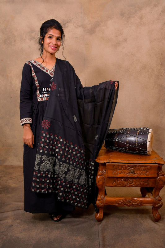 Black Cotton 3-Piece Set for Women with Mirror