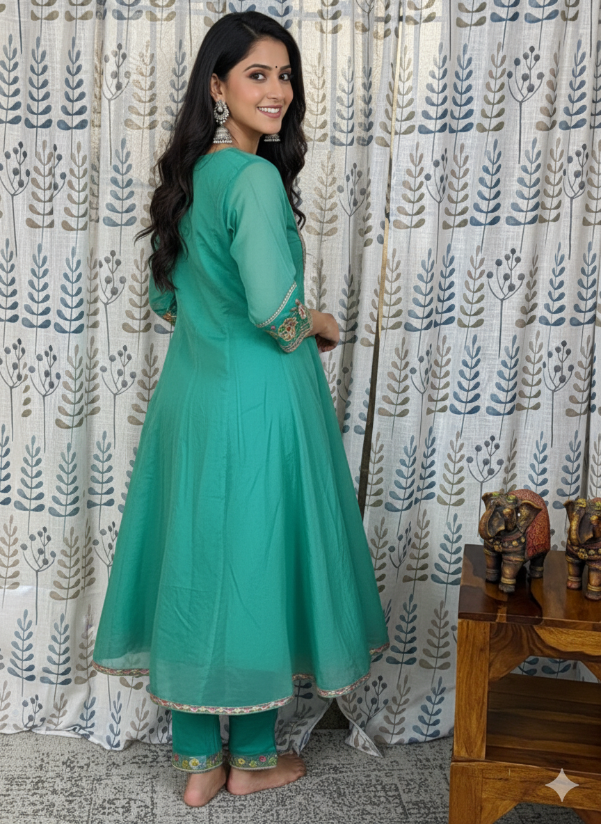 Function Wear 3-Piece Set in Flower design in Yoke & Sleeve. It comes with similar design in Silk Dupatta.