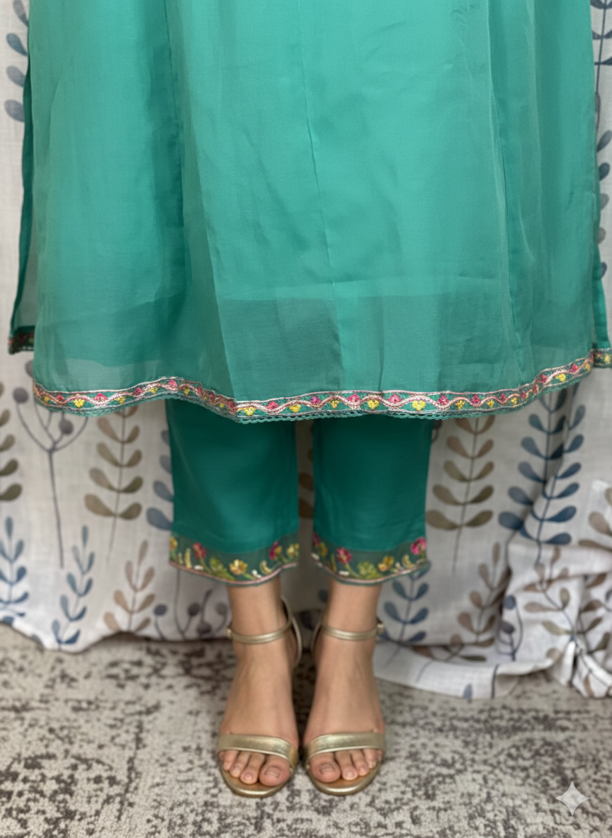 Function Wear 3-Piece Set in Flower design in Yoke & Sleeve. It comes with similar design in Silk Dupatta.