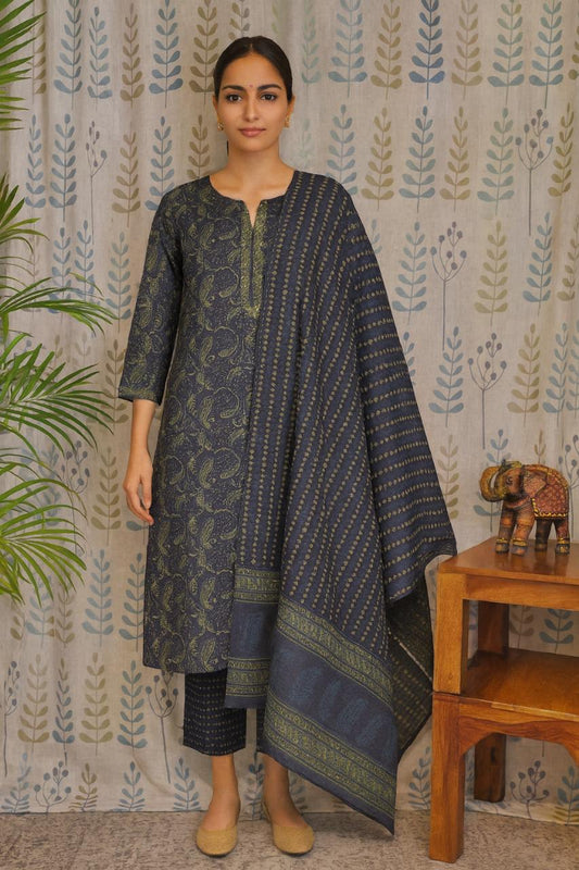 Front view of blue mixed cotton kurti set with digital print and zari neckline