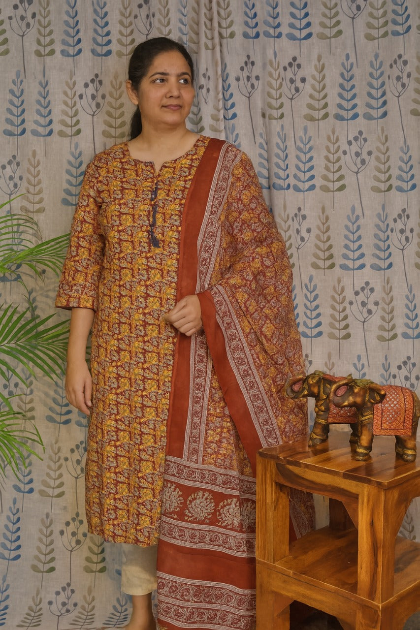 Front view of maroon cotton kurti set with printed dupatta and solid pant