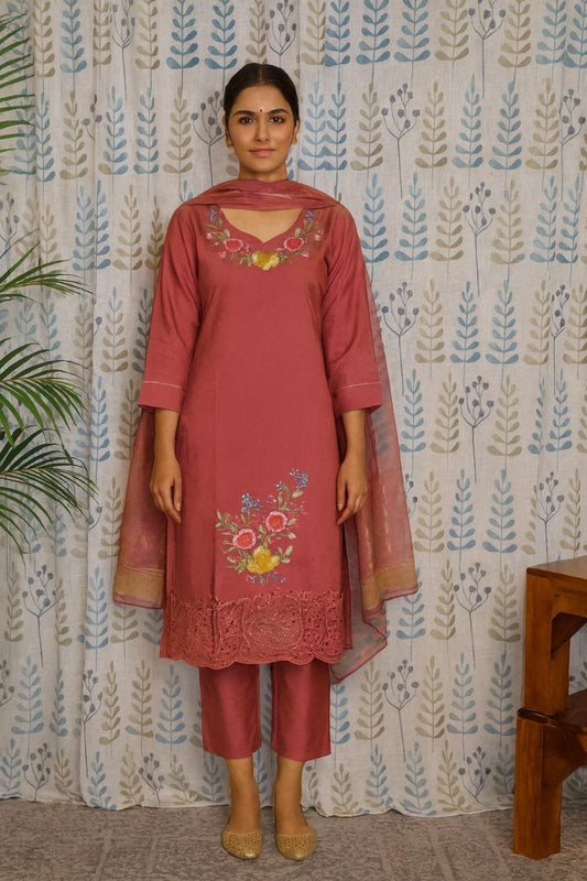 Front view of onion pink silk cotton kurti set with pearl work, zari border and printed dupatta