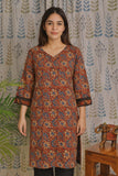 Front view of red cotton kurti with Kalamkari print and V-neck